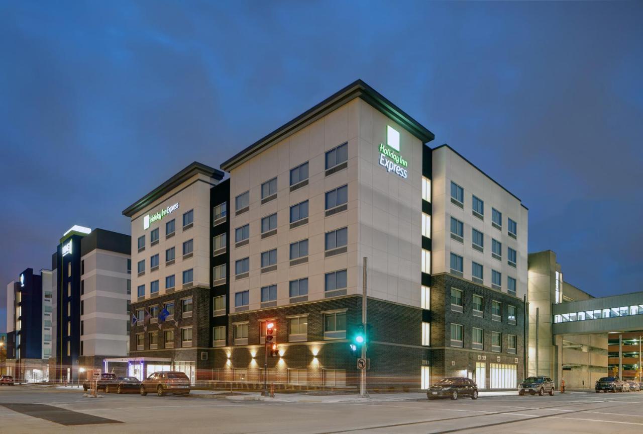 Holiday Inn Express - Milwaukee Downtown By Ihg מראה חיצוני תמונה