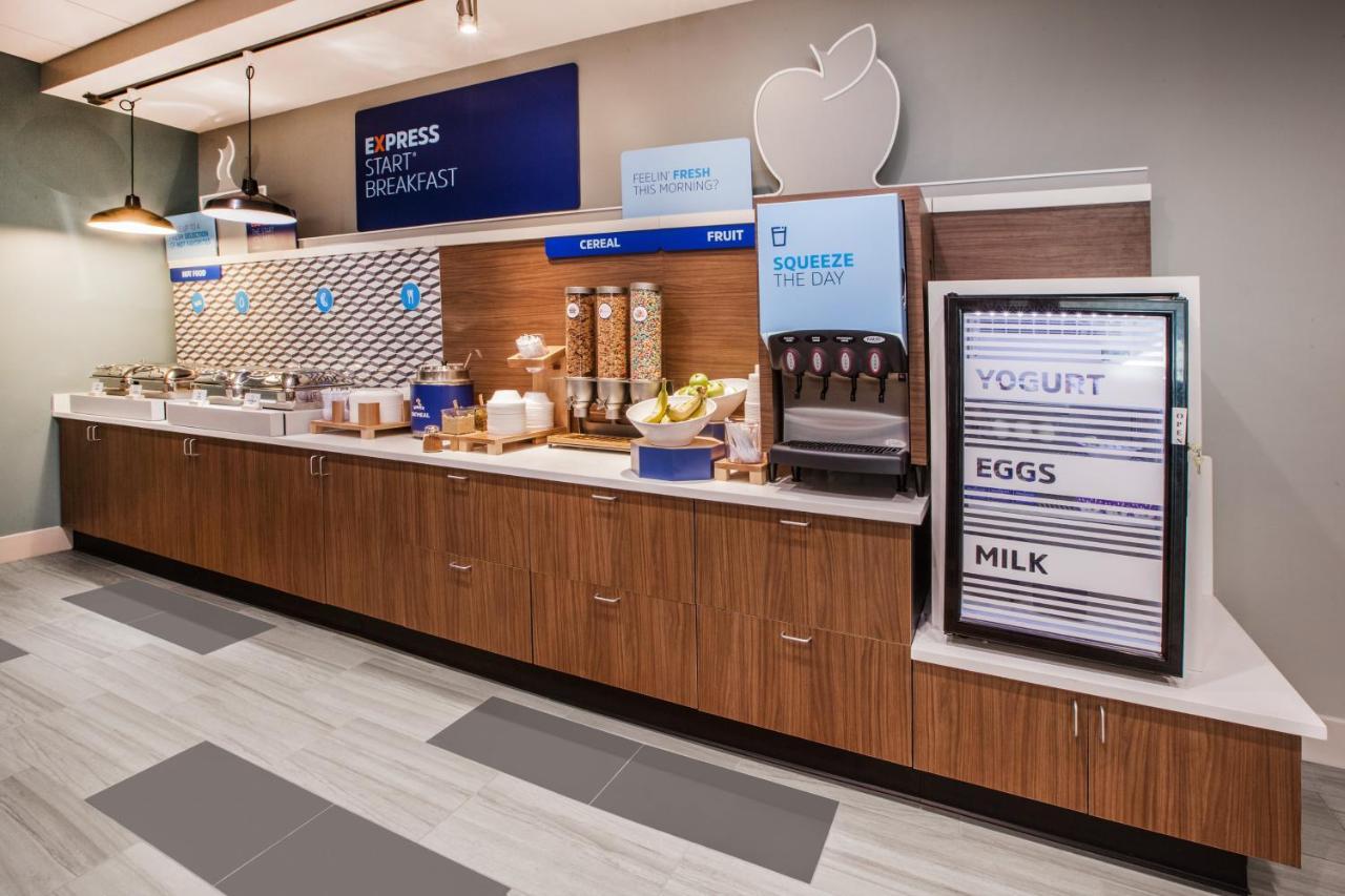 Holiday Inn Express - Milwaukee Downtown By Ihg מראה חיצוני תמונה