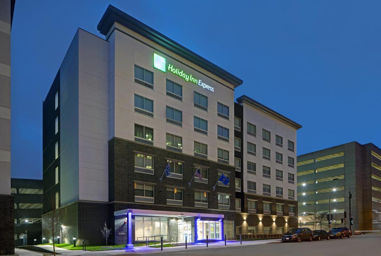 Holiday Inn Express - Milwaukee Downtown By Ihg מראה חיצוני תמונה