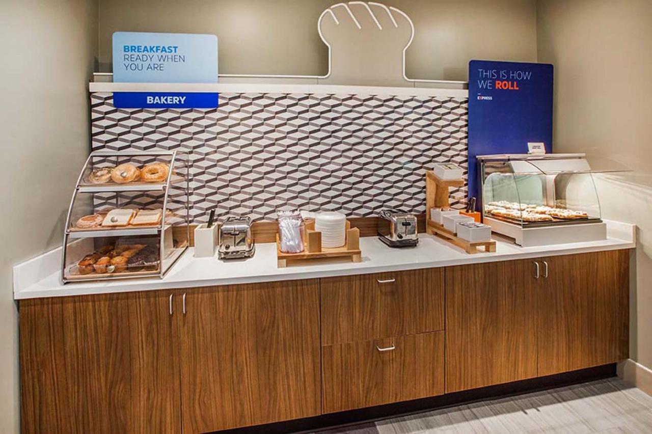 Holiday Inn Express - Milwaukee Downtown By Ihg מראה חיצוני תמונה