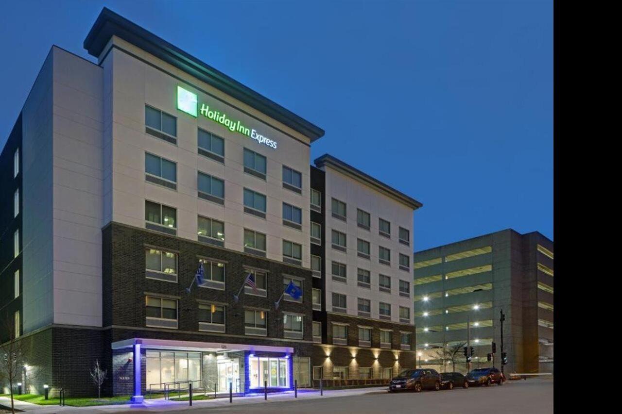 Holiday Inn Express - Milwaukee Downtown By Ihg מראה חיצוני תמונה